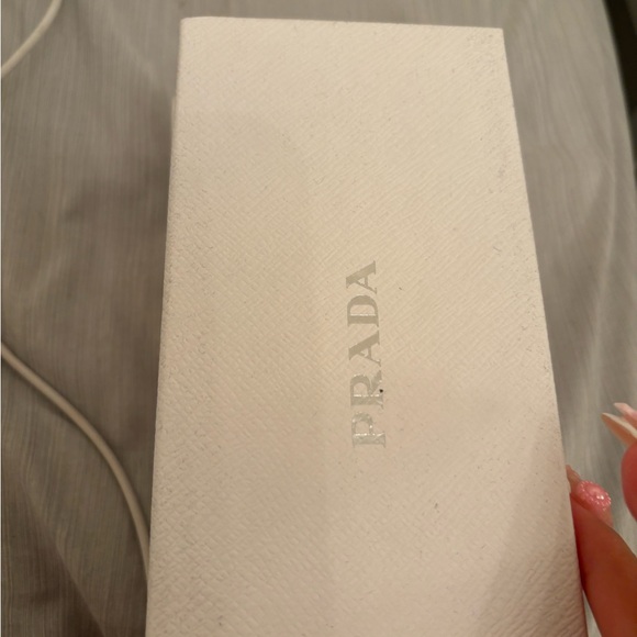 Prada sunglasses - Picture 7 of 8